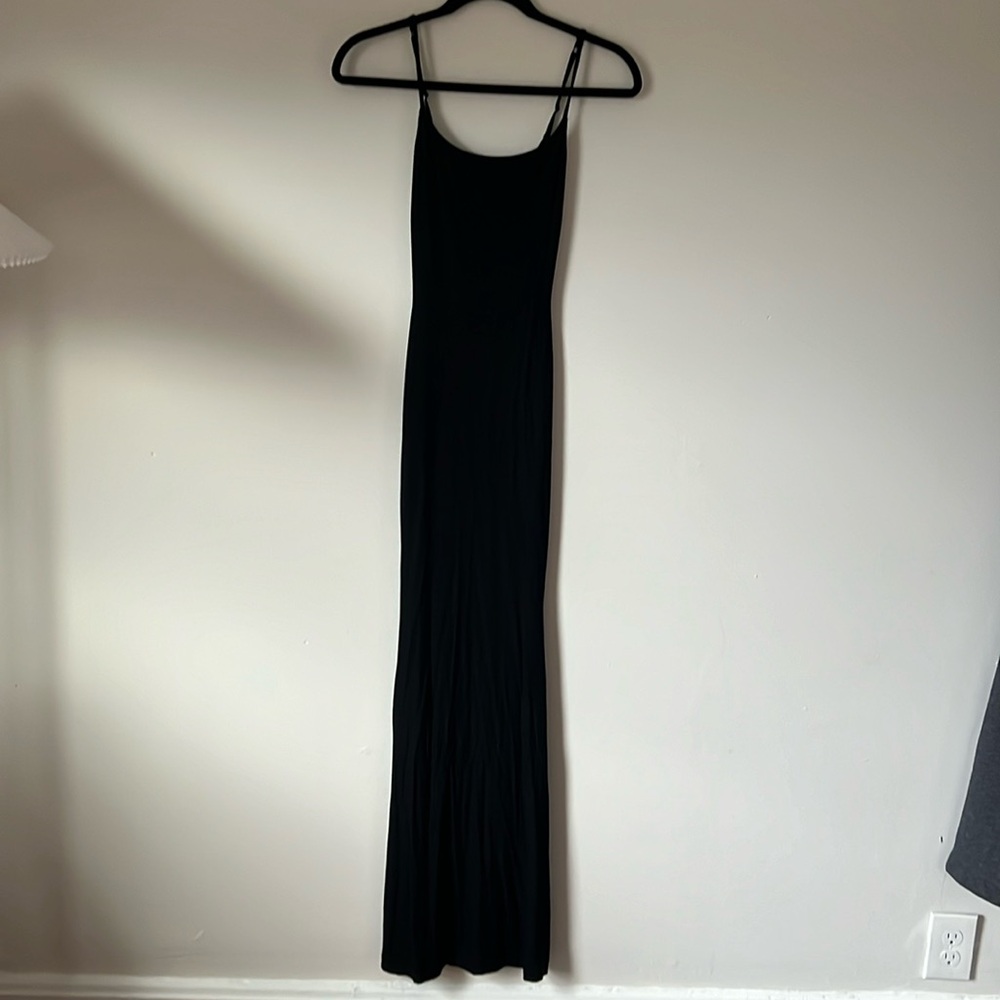 Ribbed black maxi dress